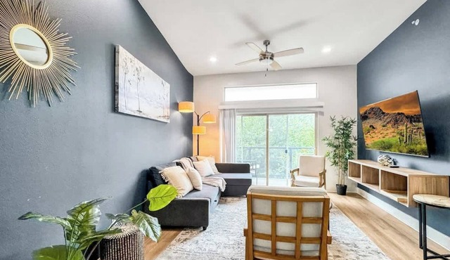 Luxury 3BD | Deep Ellum | Free Parking | Pool+Gym
