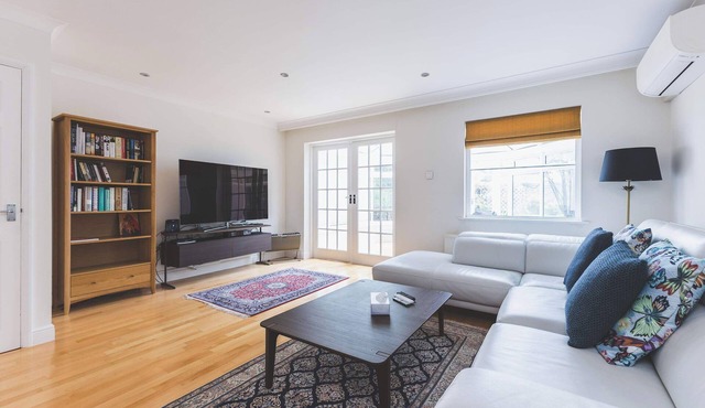 Luxury 3BDR Home w Garden and Parking West London