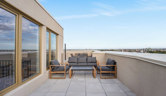 Luxury 3bed/2bath with private outdoor deck.