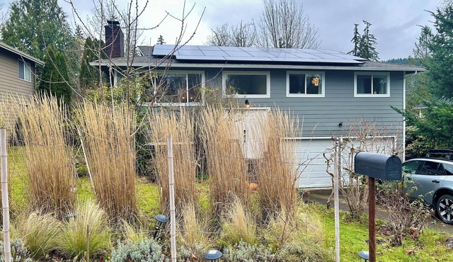 Luxury 3BR - 2BA Family Home Near Seattle & Bellevue - Pet Friendly - EV Charger