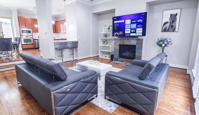 Luxury 3BR/3.5BA Townhouse