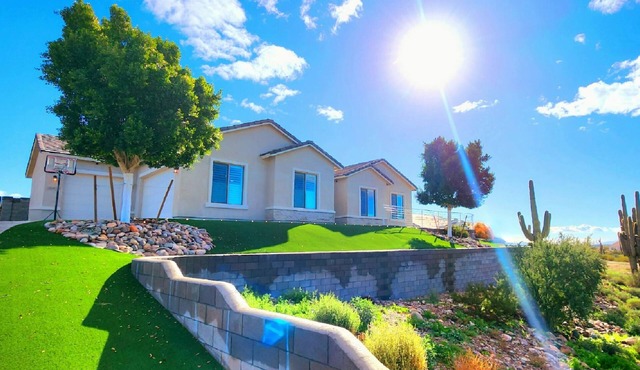 Luxury 3BR 3BA Villa, Private Pool, Pet Friendly*, Indoor Fireplace, 1.25 Acres