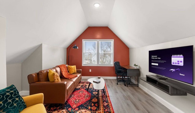 Luxury 3BR Apt Near Cleveland Clinic w/Parking