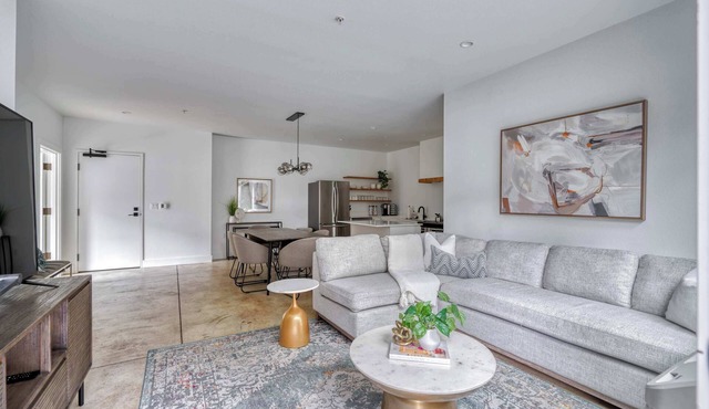 Luxury 3BR Condo - Alberta & Mississippi Eats