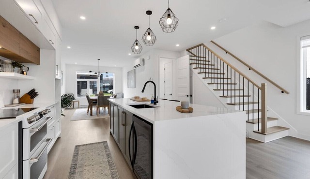 Luxury 3BR Escape – Jacuzzi & High-Speed Wi-Fi -1