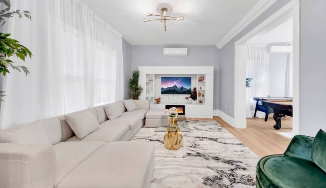 Luxury 3BR Family Home Game Room Parking