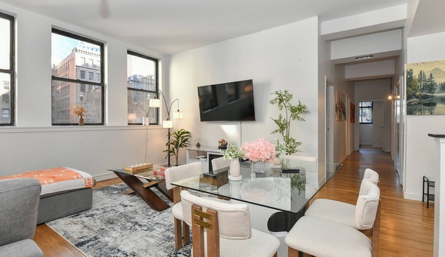 Luxury 3BR FiDi Loft Private Elevator Access Modern & Spacious