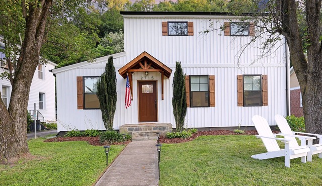 Luxury 3BR Getaway Steps From the River access
