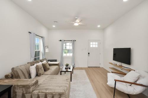 Luxury 3BR Home, Private Yard, Near Stadiums