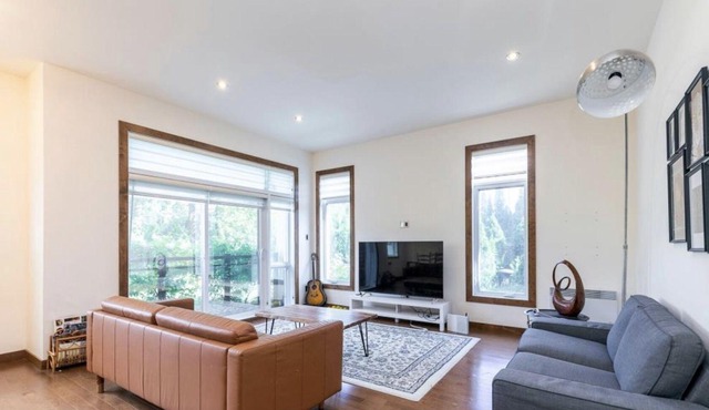 Luxury 3Br House! Indoor Parking! 10 min to DT!