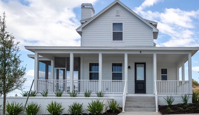 Luxury 3BR House Overlooking Lake Alfred!