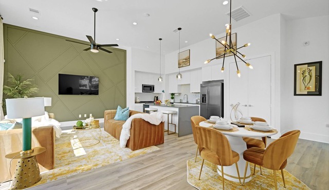Luxury 3BR Houston Home with Parking - Walk to Everything
