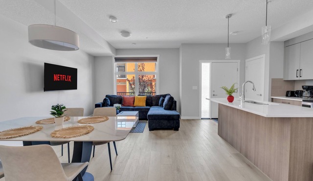 Luxury 3BR in Belmont | Private Garage + Sleep 6