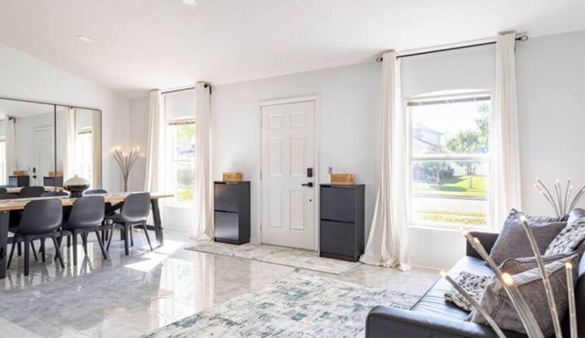 Luxury 3BR King/Queen Free Parking Near Disney