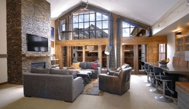 Luxury 3BR Penthouse in Prime Location