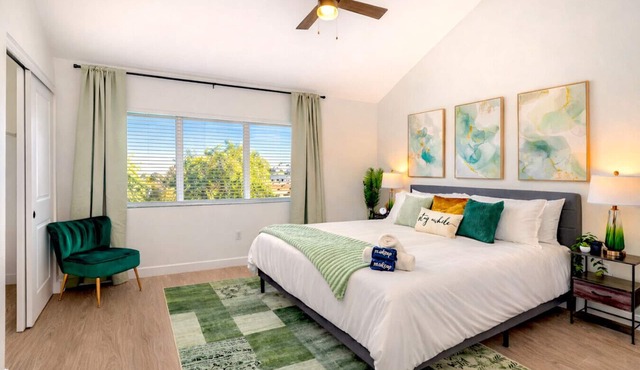 Luxury 3BR: Pool· King Beds· Spacious· Quiet· Garage· Close to Airport & OldTown