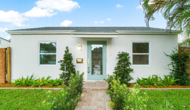 Luxury 3BR Retreat King Suite + Private Studio