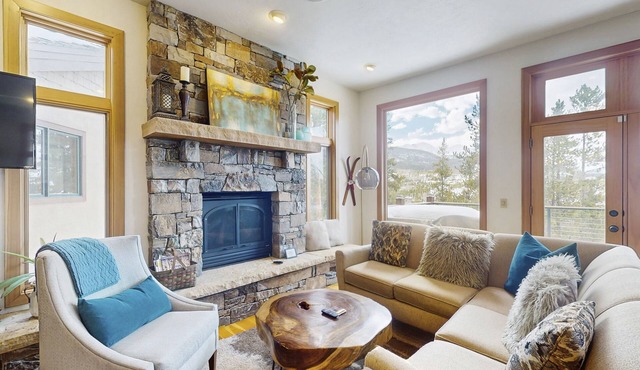 Luxury 3BR Retreat with Hot Tub, Game Room & Sweeping Alpine Views