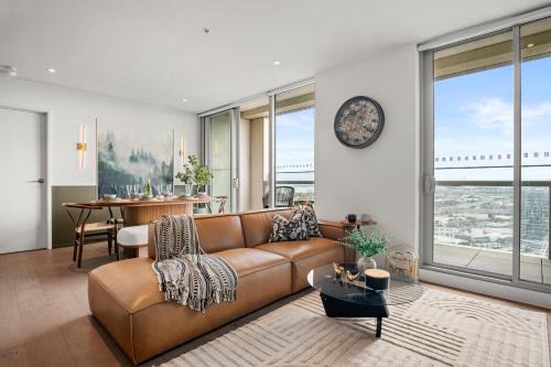 Luxury 3BR Sub Penthouse with Parking, Pool and Gym