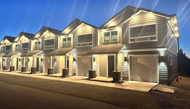 Luxury 3BR Townhome - Walk anywhere in Joseph! (C)