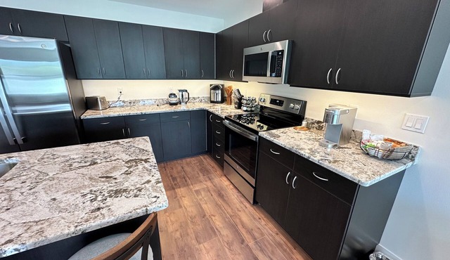 Luxury 3BR Townhome - Walk anywhere in Joseph! (E)