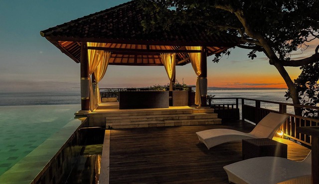 Luxury 3BR Villa with Private Infinity Pool with 180° Ocean Views in Manggis