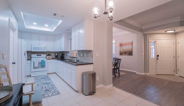 Luxury 3BR w/King Ensuite