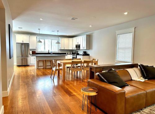 Luxury 3BR with King Beds in Montgomery Village