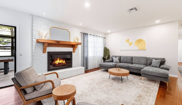 Luxury 3BR with Private POOL 4 MIN to LEGOLAND GAME ROOM & FULL KITCHEN.