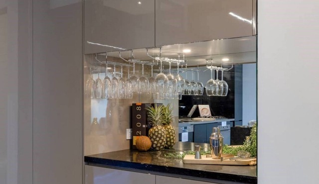 Luxury 3brm 2bth Woolstore apt with BBQ Courtyard