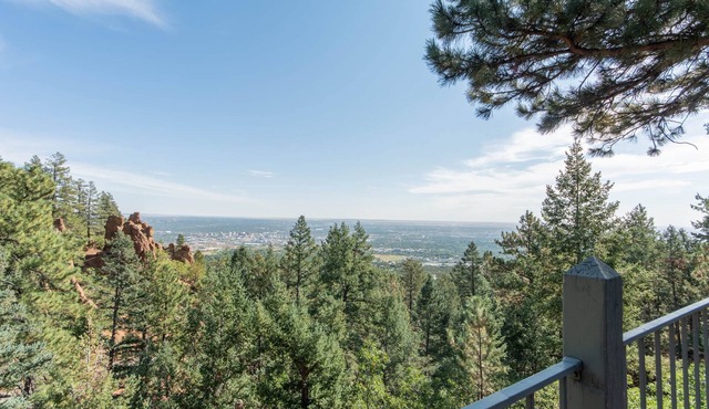 Luxury 4,000 sf Canyon Estate Views near Broadmoor