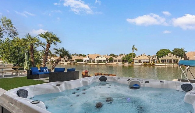 LUXURY 4 BD, HOT TUB, ON WATER IN VAL VISTA LAKES, SLEEPS 10