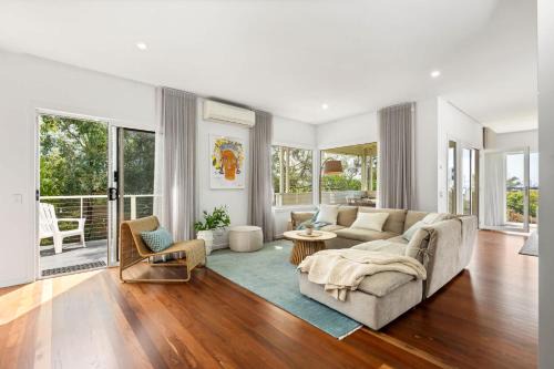 Luxury 4 BDR beach home with sea views - sleeps 12