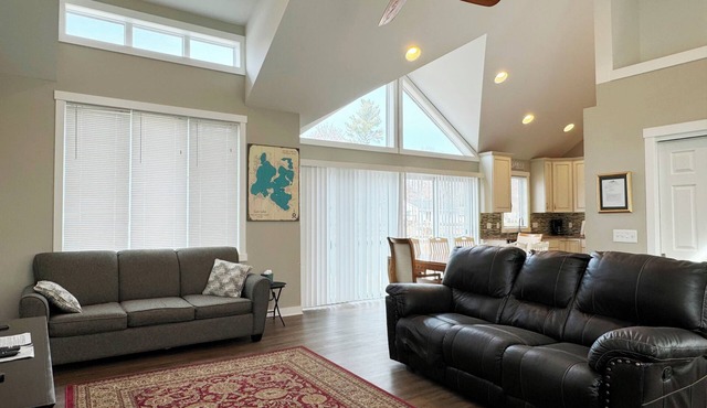 Luxury 4 bed, 2.5 bath Gun Lake Waterfront Home w/paddleboards/kayaks, free wifi