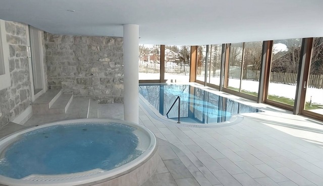 Luxury 4 bed apartment, panoramic mountain views, 5* Spa Facilities - sleeps 8