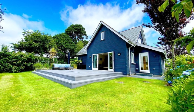 Luxury 4 bed detached villa, minimum 3 bathrooms, large open plan lounge/kitchen/dining area.