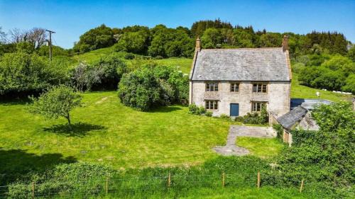 Luxury 4 Bed Farmhouse on Rewilding Estate
