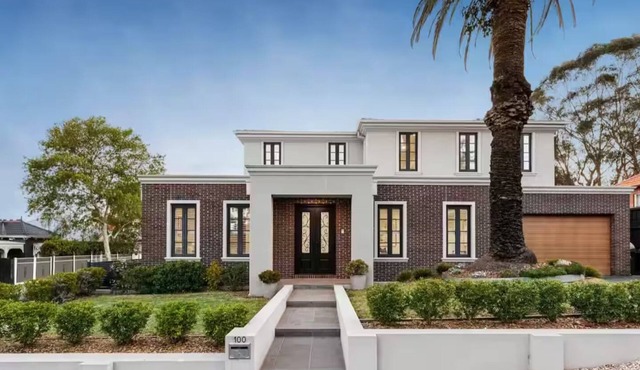 Luxury 4-Bed Home in Melbourne’s Top Family Suburb