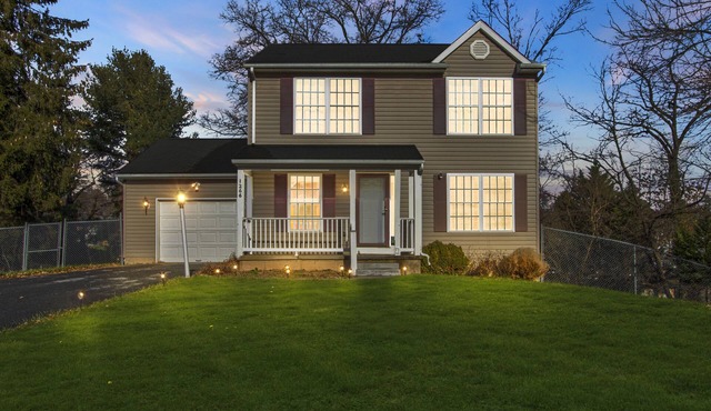 Luxury 4 bed King Suite! Mins to Towson!