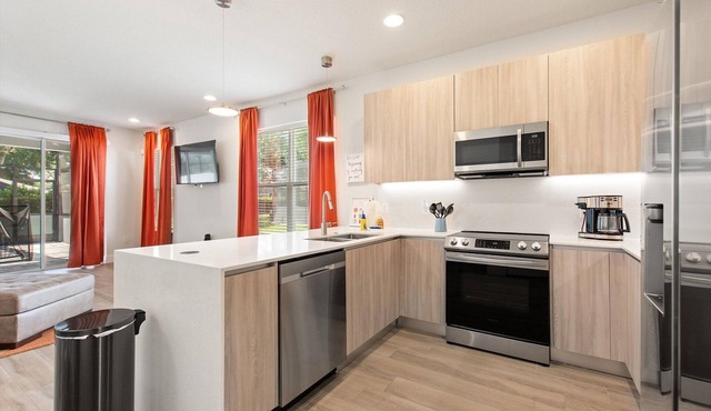 Luxury 4 Bed minutes from Disney