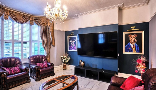 Luxury 4-Bed Pontcanna Home, Principality Stadium Stroll, Off Street Parking