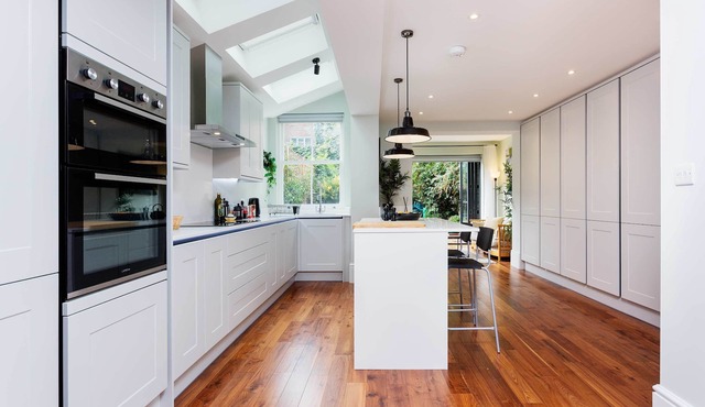 Luxury 4 Bed Vauxhall Home with Parking