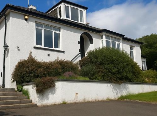 Luxury 4-Bedroom 2 Bathroom Private Vila