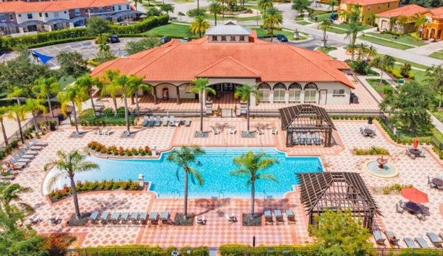 Luxury 4 bedroom 3 bath pool Home 283