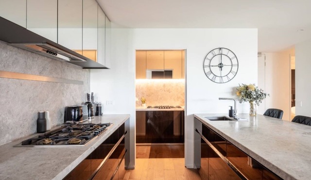 Luxury 4 Bedroom Apt - Parking, pool and views