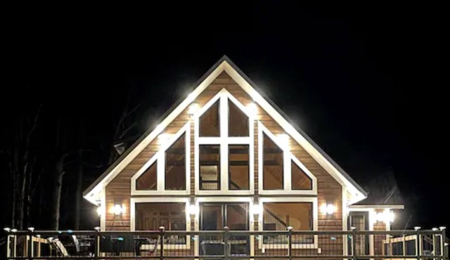 Luxury 4 bedroom Cabin on 40 Acres Ski-Hike