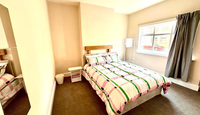 Luxury 4-Bedroom | King-Size Comfort | Full Kitchen & Parking | Spacious & Cozy!