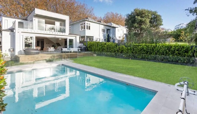 Luxury 4 bedroom Grey Lynn Villa with Pool