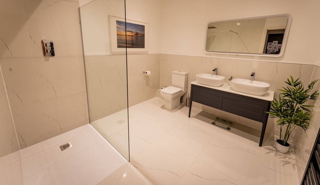 Luxury 4 Bedroom Home with Panoramic Views