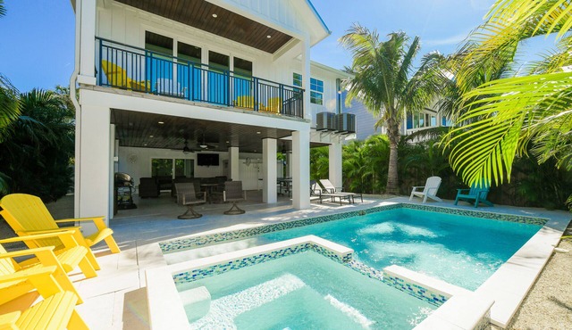 Luxury 4-Bedroom Home Near Beach with Pool and Spa at Under The Sea, Anna Maria!